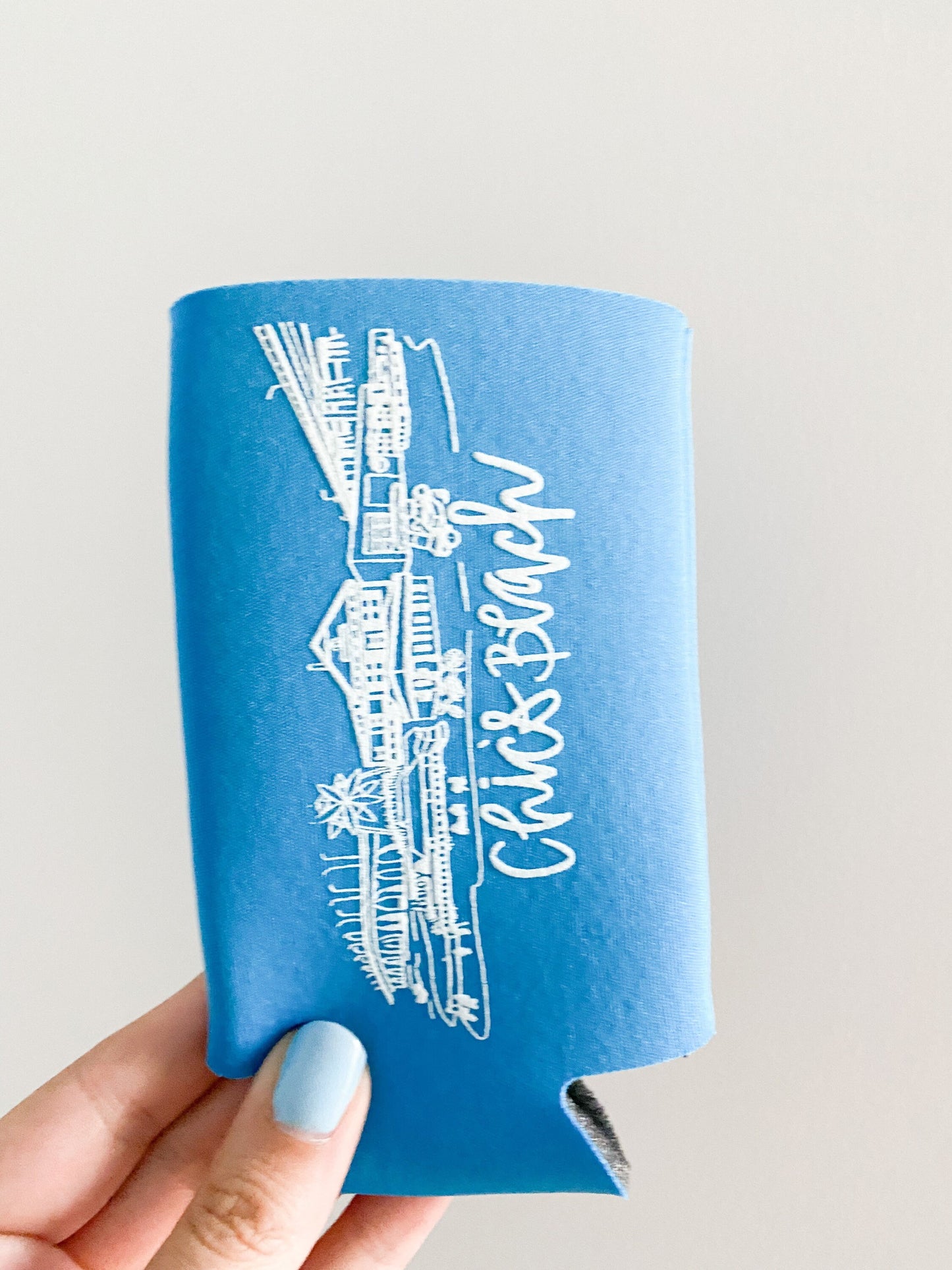 Chic’s Beach slim can Koozie